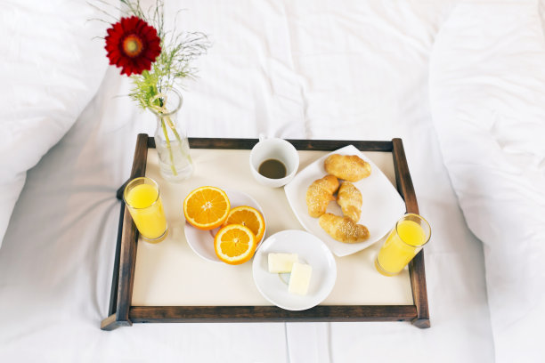 早餐在床上图片下载