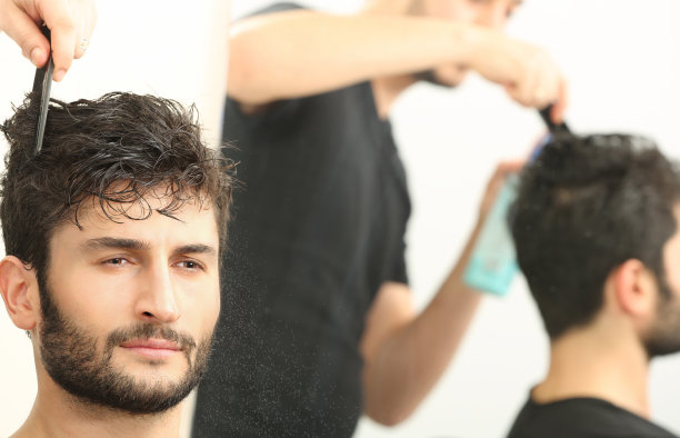 男人理发图片下载