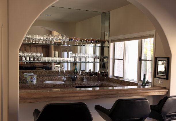 设备齐全的花岗岩住宅酒吧图片下载