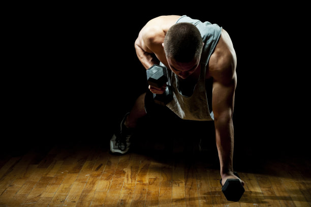 伏地挺身与权重图片下载