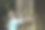 一个非洲小孩抱着一棵树，对着镜头微笑图片下载