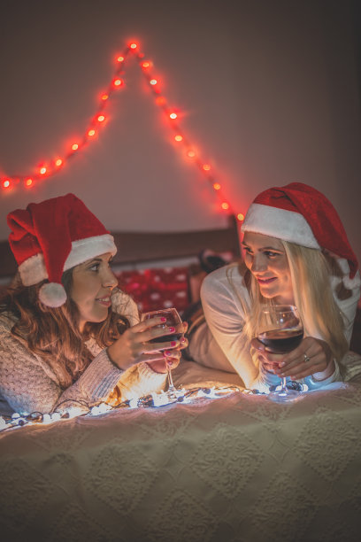 女人在圣诞节快乐图片下载