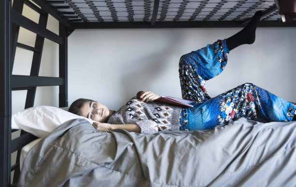 19岁的女学生住在宿舍里图片下载