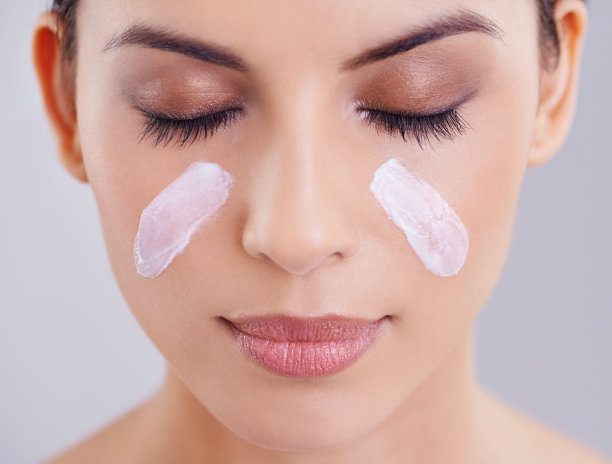 柔软的皮肤需要经常护理图片下载