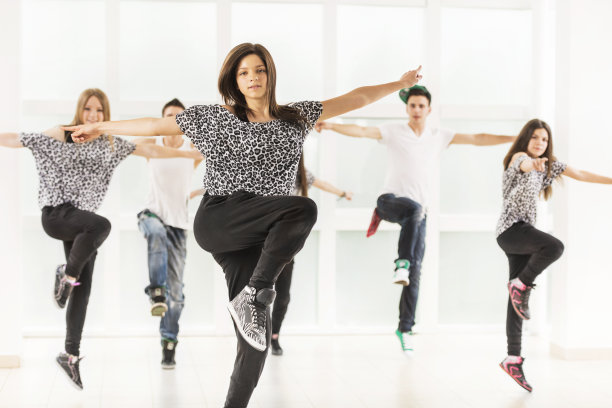 十几岁的舞者。图片下载