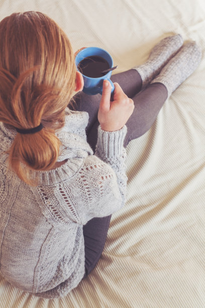 女人喝咖啡图片下载