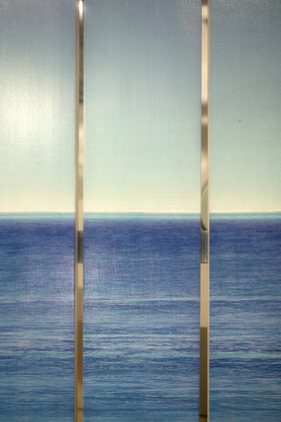 画在木门上的海景图片下载