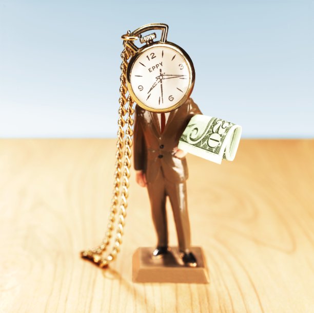 带着手表头的男人拿着钱图片下载