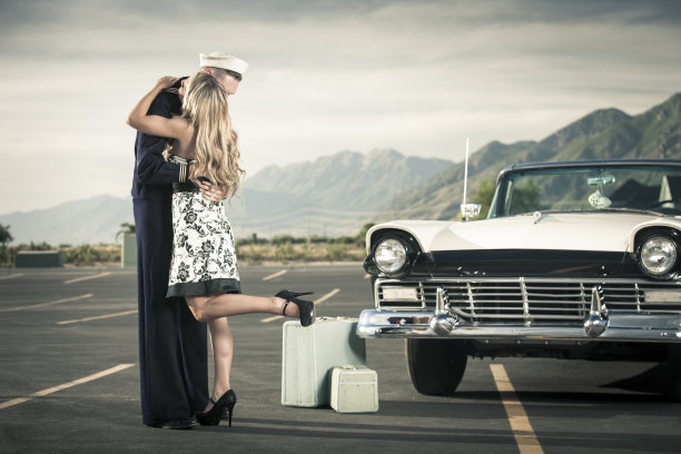 50年代水手返乡拥抱图片下载