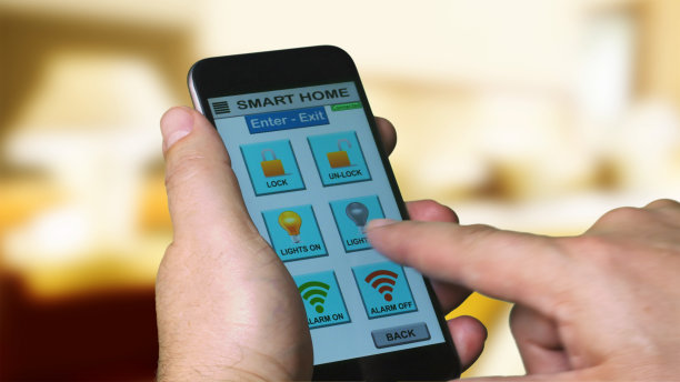 智能家居-关闭灯与一个移动电话图片下载