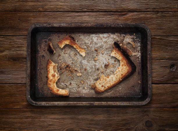 吐司剩菜上的奶酪图片下载