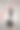 年轻的女商人正在查看上升的图表图片下载