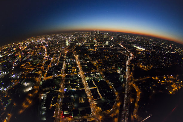 空中洛杉矶市中心的夜晚图片下载