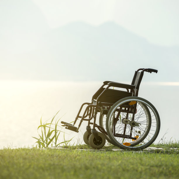 空的轮椅图片下载