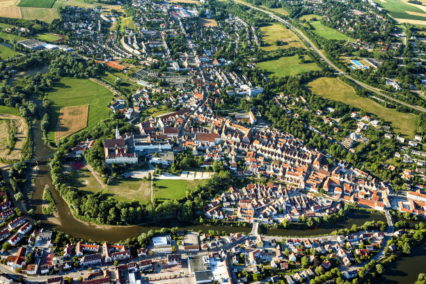 德国南部的老城鸟瞰图图片下载
