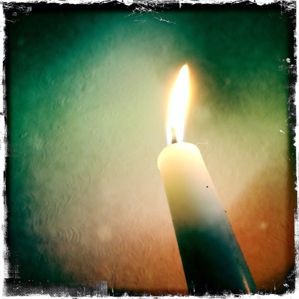 燃烧的蜡烛特写镜头图片下载
