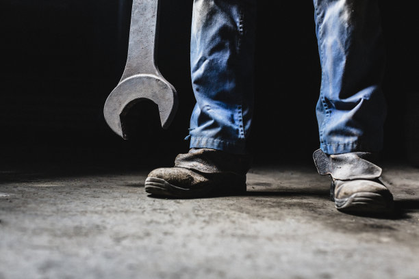 大的扳手图片下载