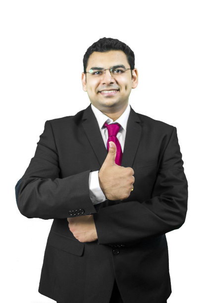 年轻的商人在竖起大拇指图片下载