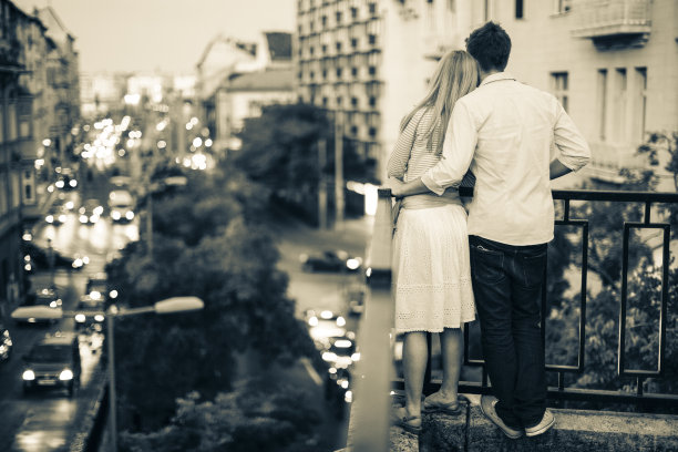 年轻夫妇在一起图片下载