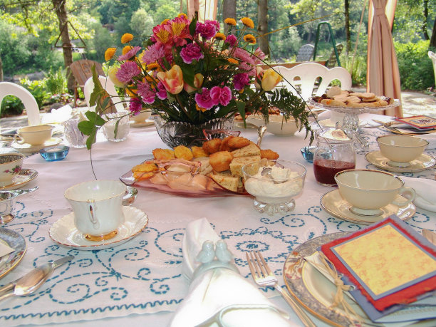 花园茶会餐桌摆设图片下载
