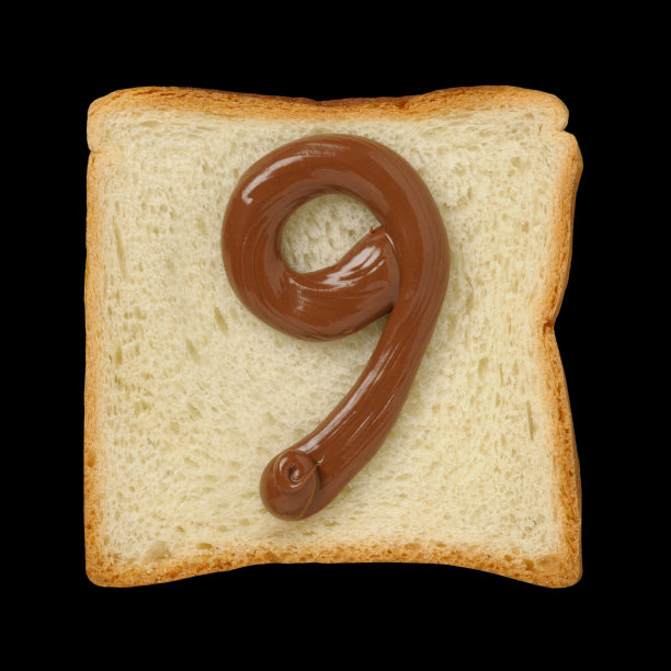 9号巧克力面包片，黑色背景图片下载