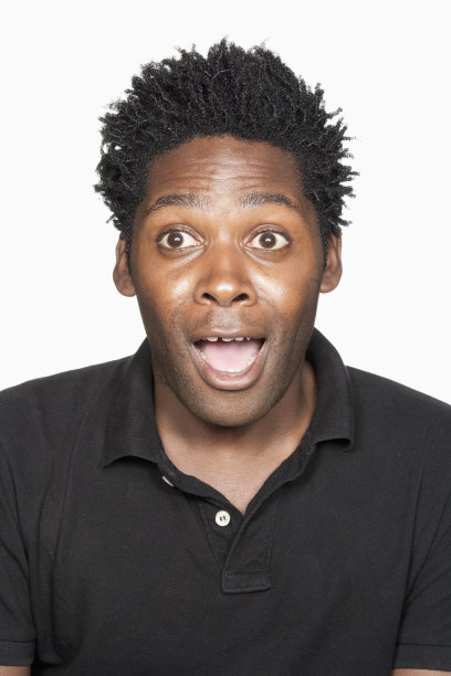 男人看着震惊图片下载