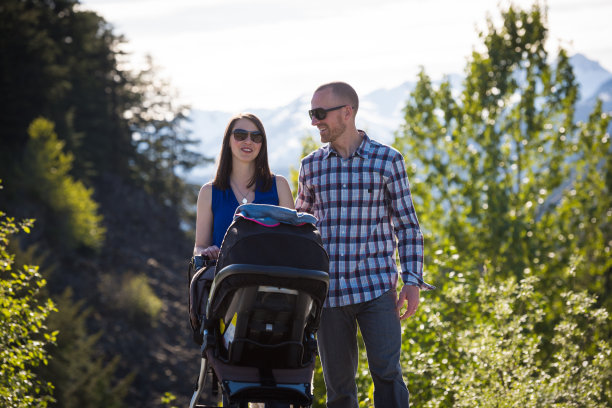 家人郊游图片下载