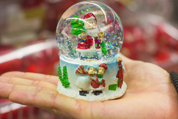 圣诞老人的雪花球图片下载