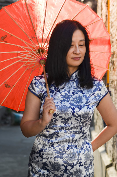 穿着传统服装的亚洲妇女图片下载