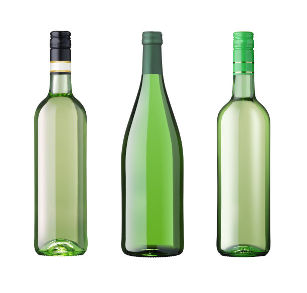 三瓶白酒孤立在白酒上图片下载