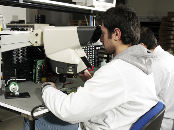 男人在工作图片下载