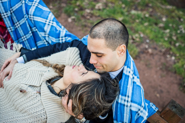 夫妻享受爱情图片下载