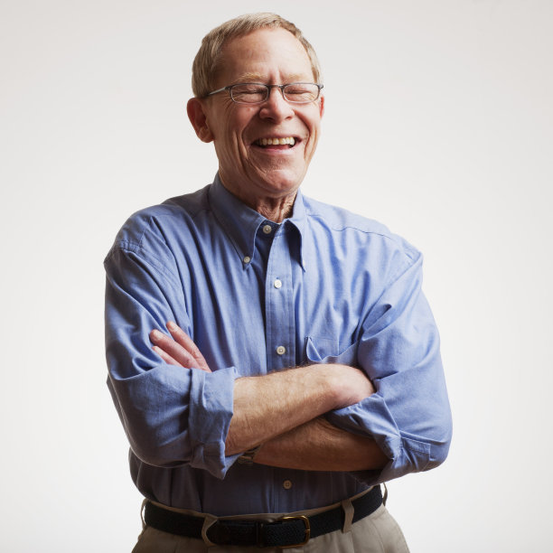 快乐的高级人图片下载