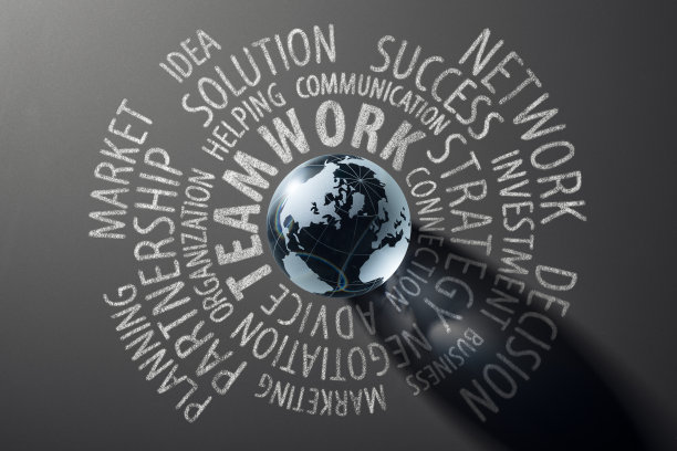 商业世界在黑板上的全球-团队合作背景伙伴关系图片下载