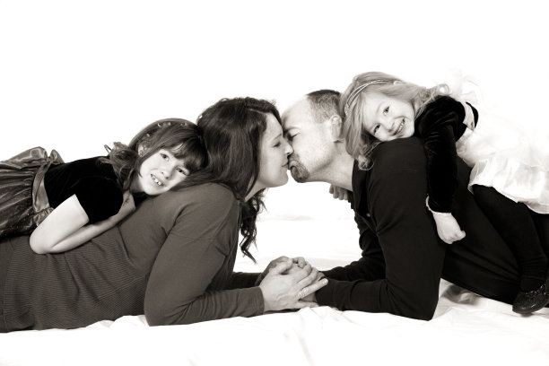 充满爱的家庭图片下载