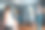 艺术家在工作室的木炭画半模型图片下载
