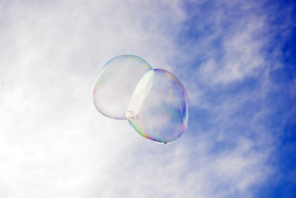 蓝天上的肥皂泡图片下载
