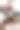一个陌生的女人在厨房水龙头下洗蔬菜。图片下载