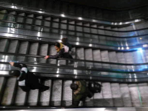 乘客在电梯图片下载