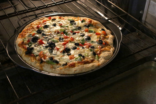 刚出炉的素食披萨图片下载