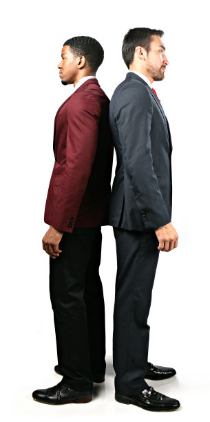 两个人背靠背站着图片下载