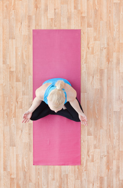 俯视图瑜伽教练素材图片