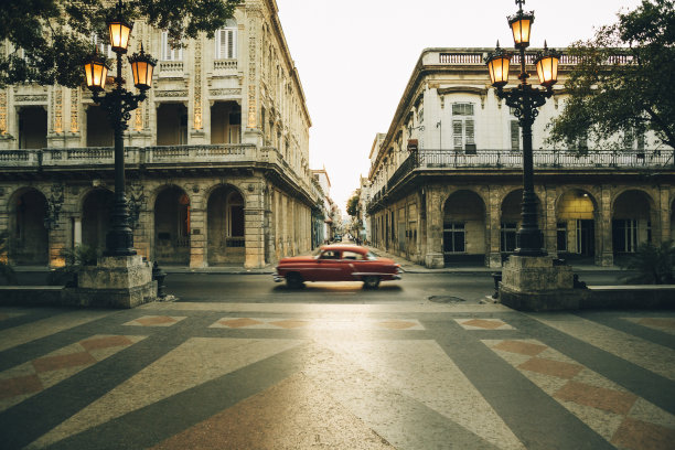 黄昏时分的马蒂大道，古巴哈瓦那图片下载