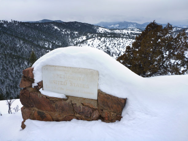 未完成的总统夏季住宅，落基山脉的猎鹰山，莫里森科罗拉多州图片下载