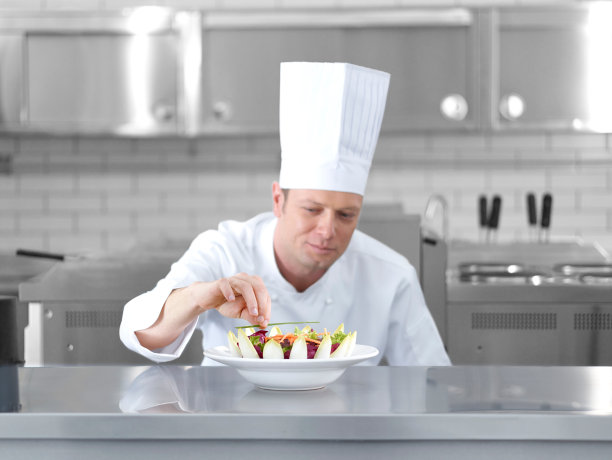 厨师完成沙拉图片下载