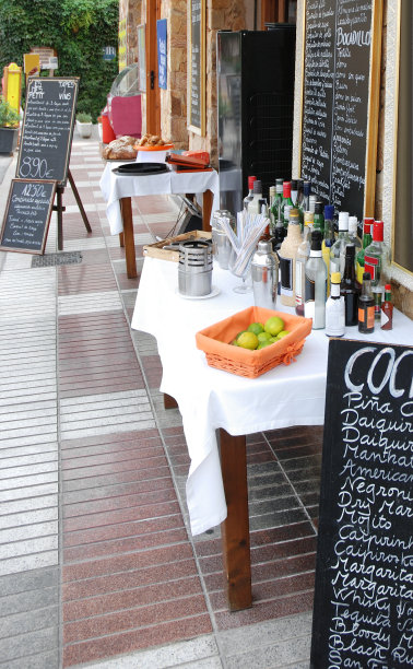 餐前小吃和饮料。图片下载