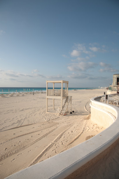 墨西哥坎昆的加勒比海滩和木制亭子图片下载