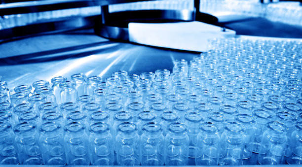 工作台上的空瓶子图片下载