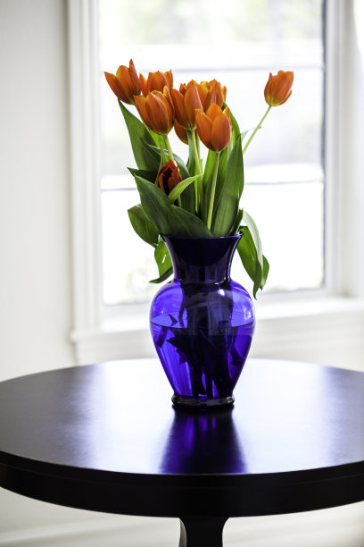 花瓶中的郁金香图片下载