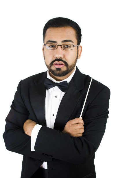 音乐家指挥墨西哥人与巴吞在白色燕尾服图片下载